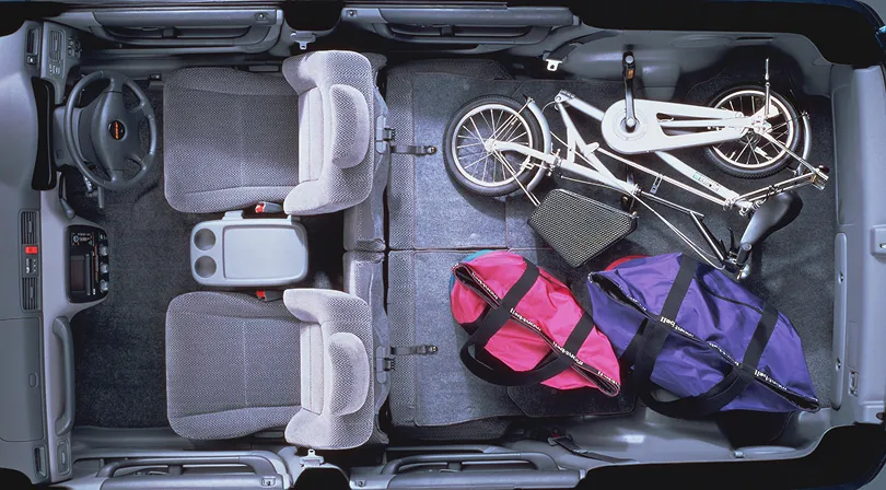 Versatile seat arrangements create a convenient cargo area