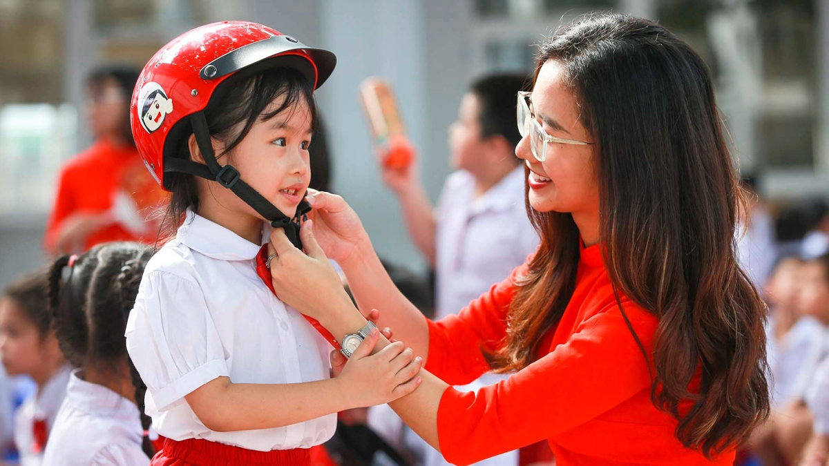 “Wear a Helmet, Protect Yourself” — Honda Vietnam’s Qualified Helmet Donation Initiative for First-Grade Students