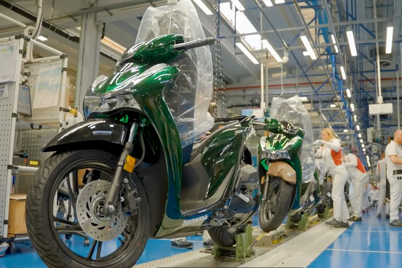 The SH125i Vetro, featuring translucent body panels.