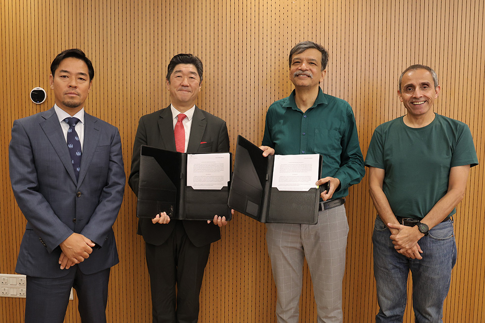 Atsushi Ogawa, Honda R&D Managing Officer Takuya Tsumura, President, and CEO, Honda Cars India Ltd. Prof. Rangan Banerjee, Director, IIT Delhi Prof. Ambuj Sagar, Deputy Director, IIT Delhi