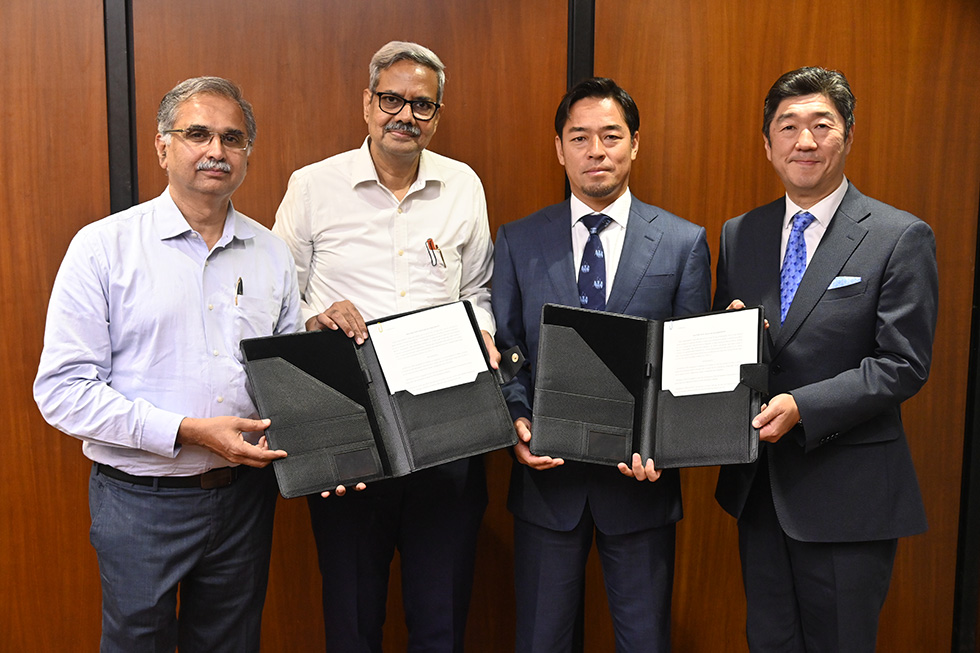 Prof. Milind Atrey, Deputy Director, IIT Bombay Prof K V Krishna Rao, Deputy Director, IIT Bombay Atsushi Ogawa, Honda R&D Managing Officer Takuya Tsumura, President, and CEO, Honda Cars India Ltd.