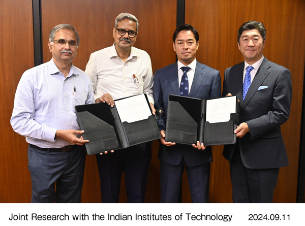 From left to right: Prof. Milind Atrey, Deputy Director, IIT Bombay, Prof K V Krishna Rao, Deputy Director, IIT Bombay, Atsushi Ogawa, Honda R&D Managing Officer, Takuya Tsumura, President, and CEO, Honda Cars India Ltd.