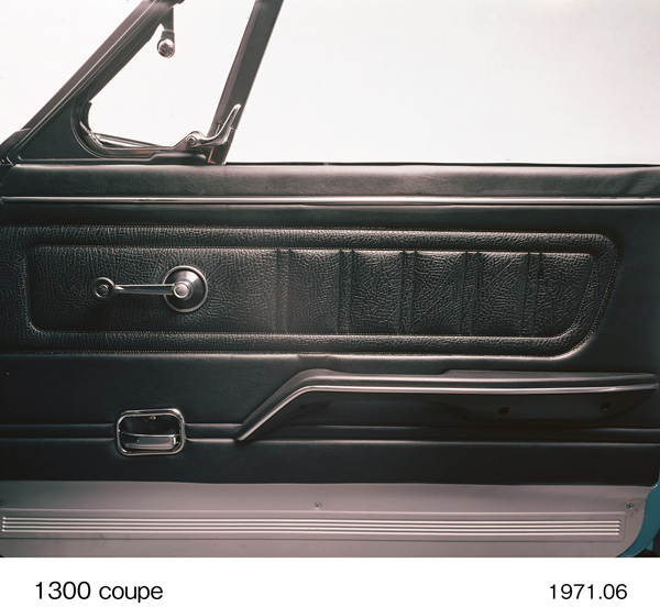 ドアライニング