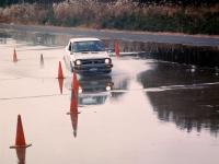 ESV滑りやすい路面でのハンドル操作