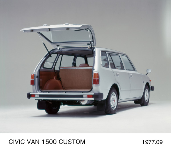 シビック・バン 1500 カスタム リア7:3 (リアゲート開)