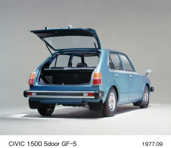 シビック 1500 5ドア GF-5 リア7:3 (リアハッチ開)