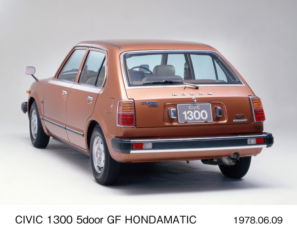 シビック 1300 5ドア GF (ホンダマチック) リア7:3