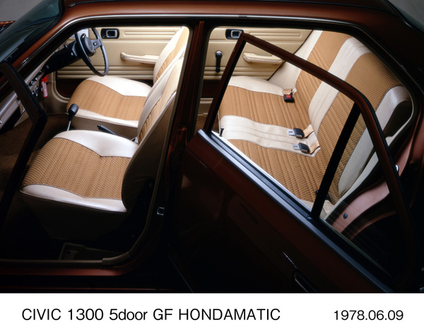 シビック 1300 5ドア GF (ホンダマチック) 室内パッケージ