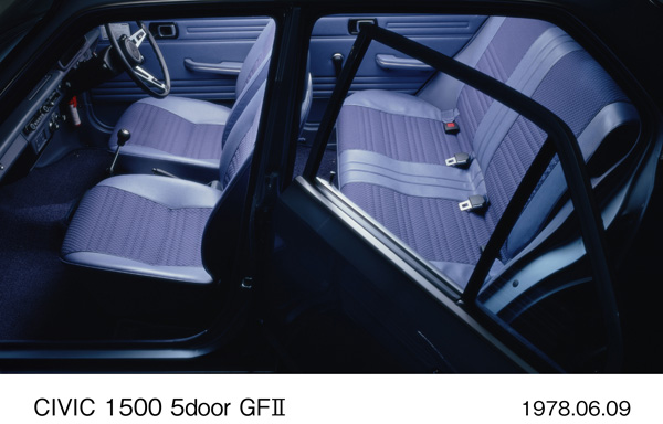 シビック 1500 5ドア GFII 室内パッケージ