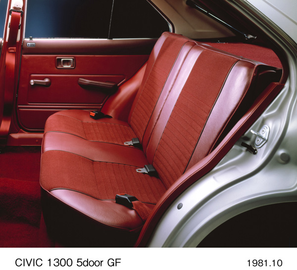 シビック 1300 5ドア・ハッチバック GF リアシート