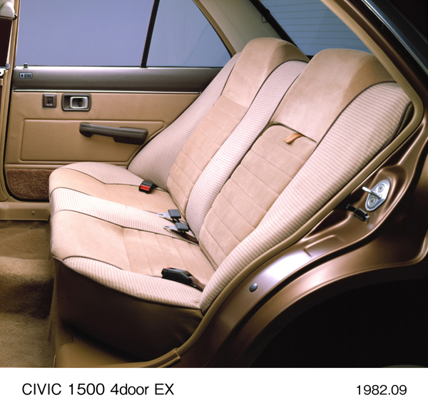 シビック 1500 4ドア・セダン EX リアシート