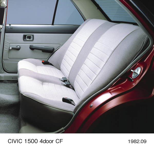 シビック 1500 4ドア・セダン CF リアシート