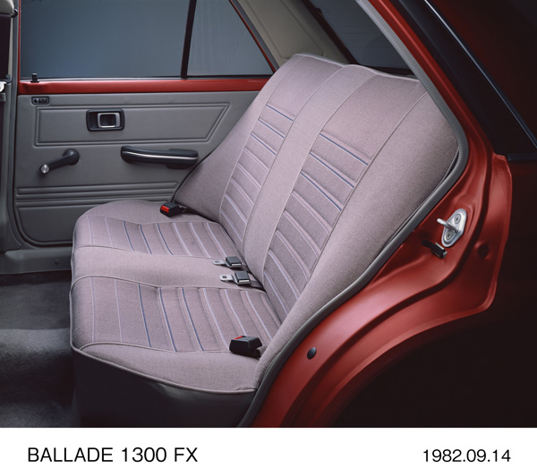 バラード 1300 FX リアシート