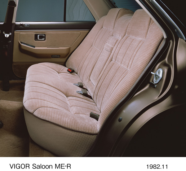 ビガー・サルーン ME-R リアシート