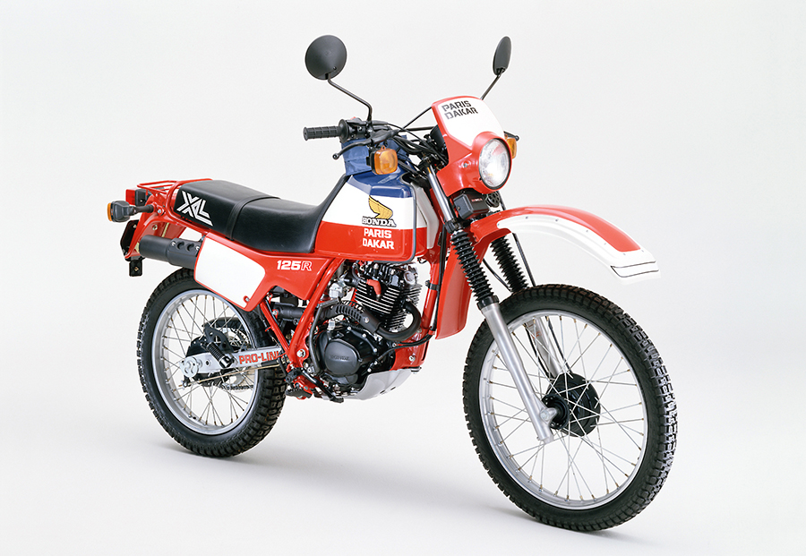 大容量タンクなど充実した装備をもつランドスポーツ車「ホンダ・XL125Rパリダカール」を発売 | Honda 企業情報サイト