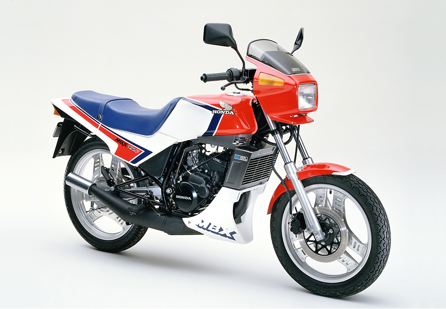 高性能・水冷・2サイクルエンジン搭載の軽量スポーツバイク ホンダ MBX125F を発売 | Honda 企業情報サイト