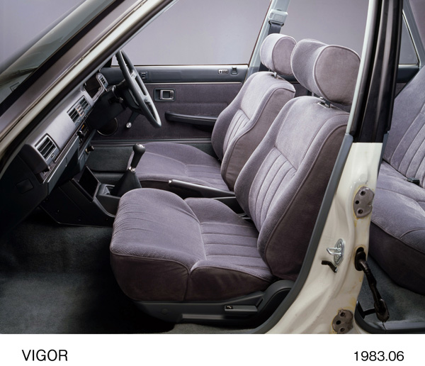 ビガー・サルーン VX フロントシート