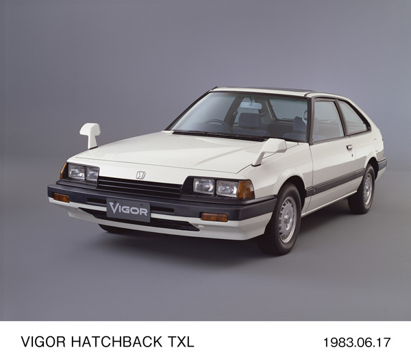 ビガー・ハッチバック TXL (フェンダーミラー装着車) フロント6:4