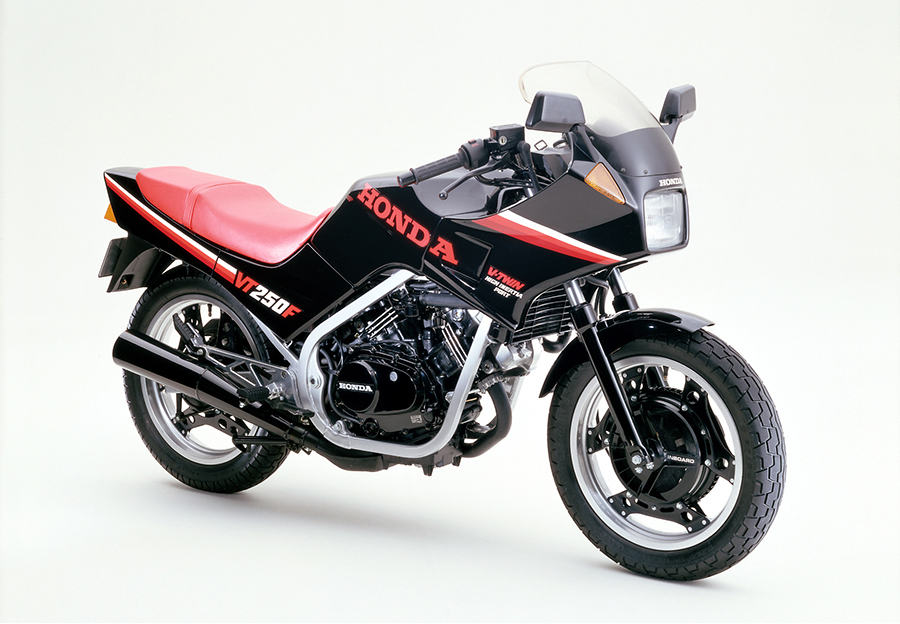 スポーツバイク「ホンダ・VT250F」の出力・トルクなど総合性能を一段と向上させ発売 | Honda 企業情報サイト