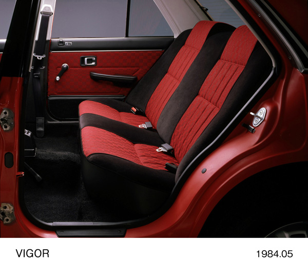 ビガー・サルーン VT-i リアシート