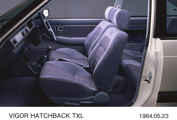 ビガー・ハッチバック TXL フロントシート