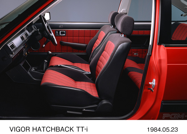 ビガー・ハッチバック TT-i フロントシート