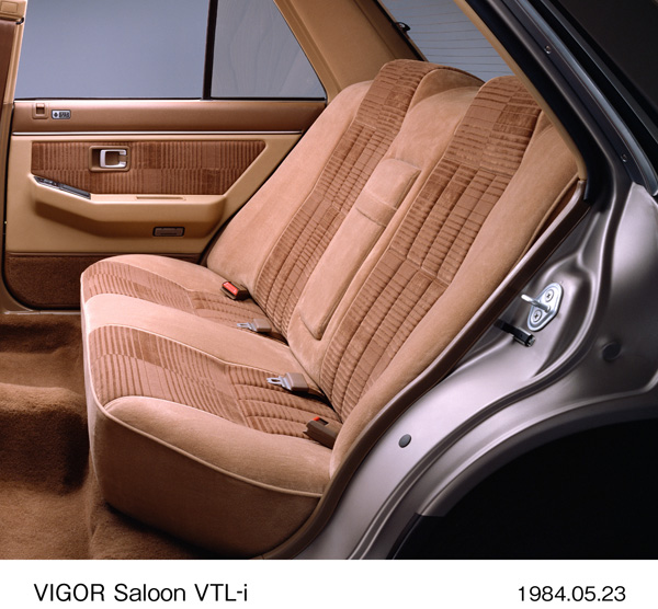 ビガー・サルーン VTL-i リアシート