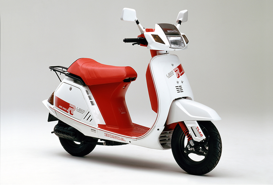 50ccスクーター「ホンダリードSS」の性能向上と、新たに、本格的スポーツタイプのスクーター「リードR」を追加し発売 | Honda 企業情報サイト