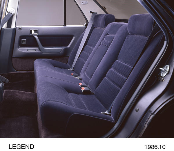レジェンド V6Gi リアシート