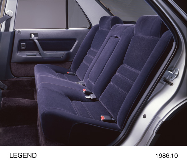 レジェンド V6Zi リアシート