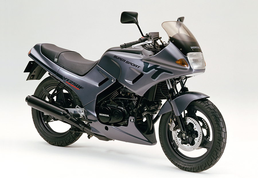 スポーツバイク「ホンダ・VT250F」にダブルディスクブレーキ(前輪)仕様を追加して発売 | Honda 企業情報サイト