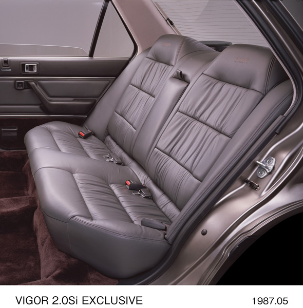 ビガー 2.0Si エクスクルーシブ リアシート