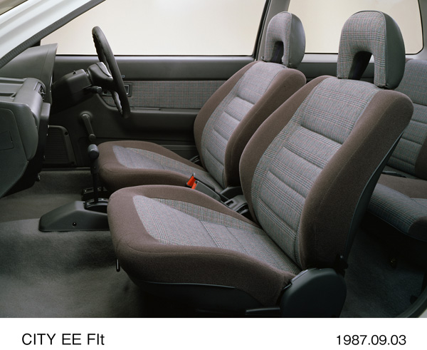 シティ EE フィット フロントシート