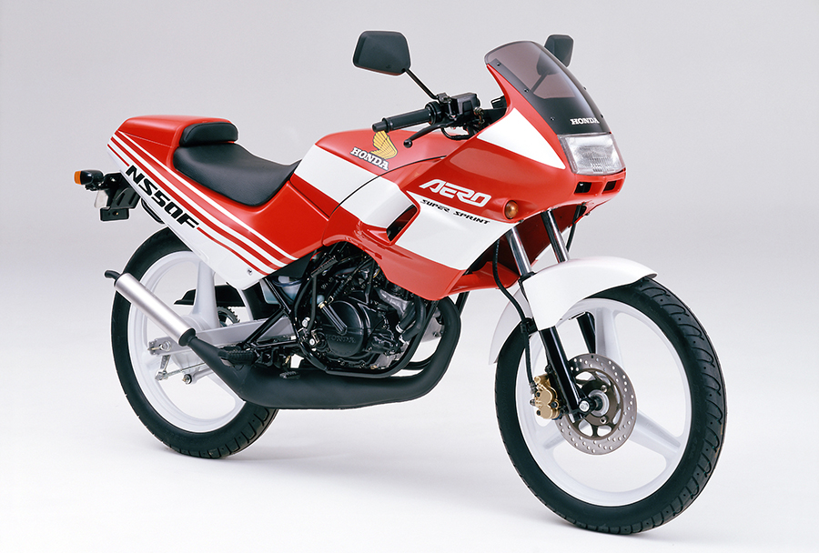 50ccロードスポーツバイク「ホンダ・NS50F/エアロ」の出力特性の向上とカラーリングを一新し発売 | Honda 企業情報サイト