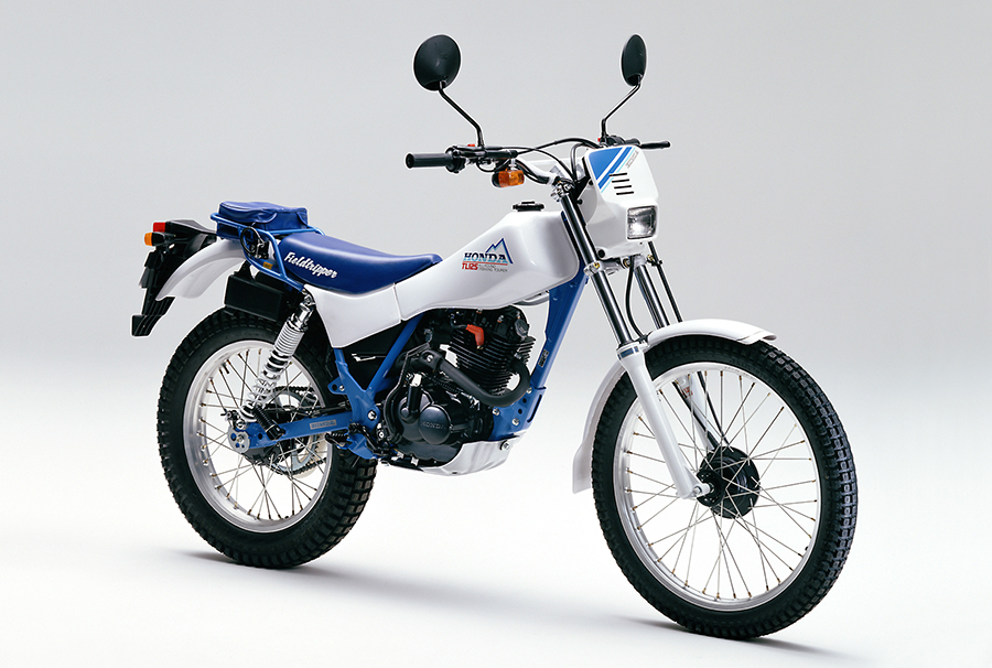 幅広い使い勝手で好評のトレッキング・スポーツバイク「ホンダ TL125」の装備を充実させて発売 | Honda 企業情報サイト