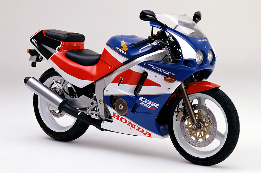 DOHC直列4気筒エンジン搭載のスーパースポーツバイク「ホンダCBR250R」のデザイン・装備を一新し発売 | Honda 企業情報サイト