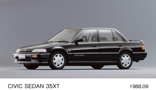 シビック 4ドア・セダン 35XT フロント8:2