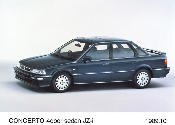 コンチェルト 4ドア セダン (バルセロナグリーン・パール) フロント8:2