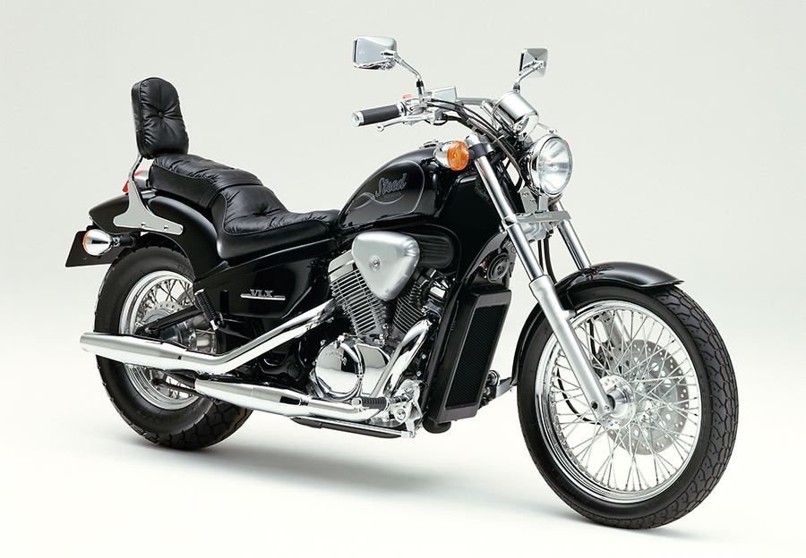 アメリカンスタイルのスポーツバイク「ホンダ スティード」2機種のカラーリングを一新するとともにシートバック(背もたれ)を標準装備し発売 | Honda  企業情報サイト