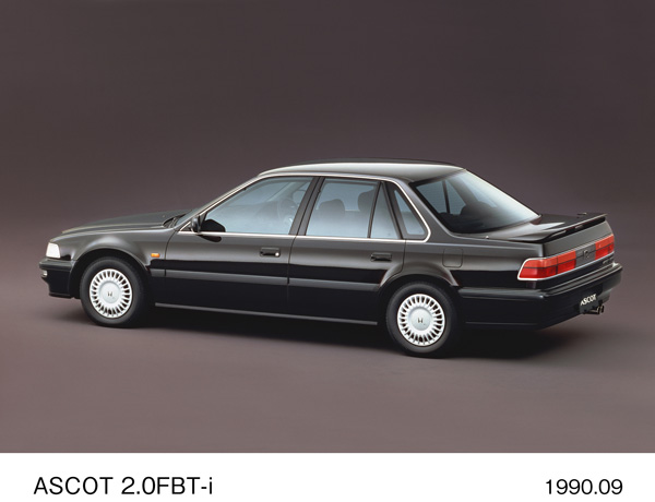 アスコット 2.0FBT-i (グラナダブラック・パール) リア8:2