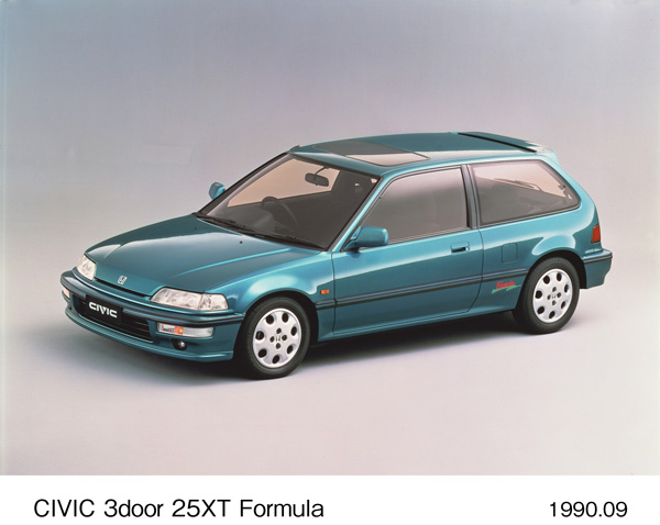 シビック 3ドア 25XT フォーミュラ （タヒチアンブルー・パール） フロント8:2