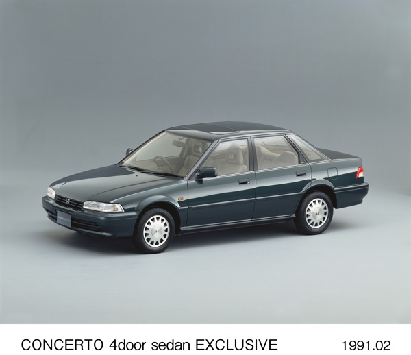 コンチェルト 4ドア セダン エクスクルーシブ (ローザンヌグリーン・パール) フロント8:2