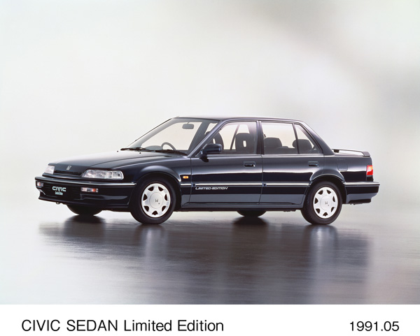 シビック 4ドア・セダン リミテッドエディション フロント8:2