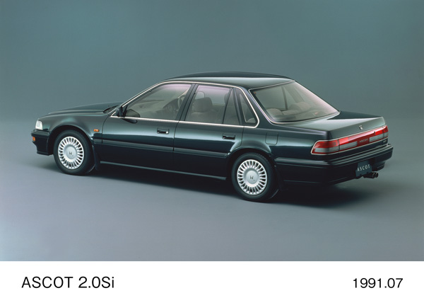 アスコット2.0Si (ジュネーブグリーン・パール) リア8:2