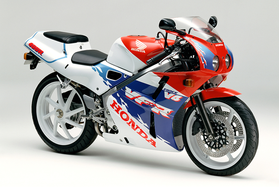 運動性能の高さで好評のスーパースポーツバイク「ホンダ VFR400R」のカラーリングを一新し発売 | Honda 企業情報サイト