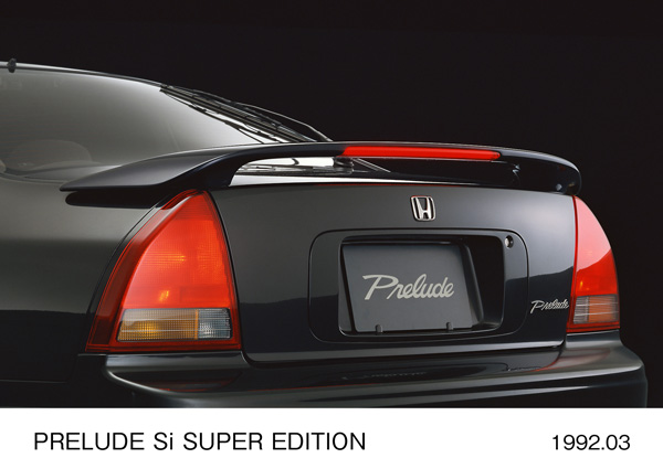 トランクスポイラー