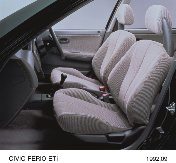 シビックフェリオ ETi フロントシート (5MT)