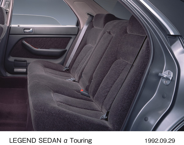 レジェンド セダン α ツーリング リアシート