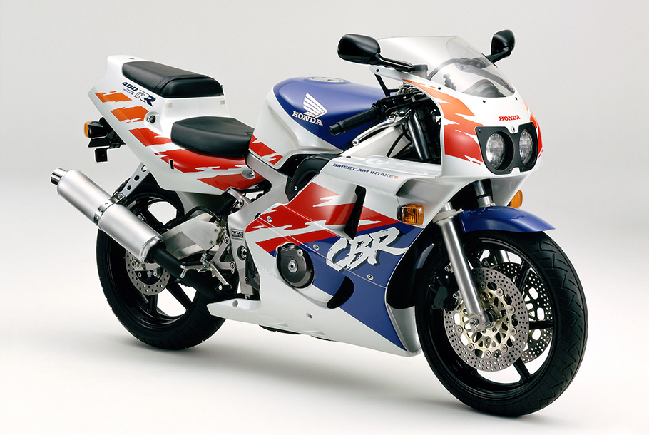 直列4気筒エンジン搭載のスーパースポーツバイク「ホンダ CBR400RR」の 