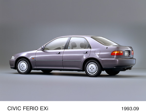 シビックフェリオ EXi (ホライゾングレー・メタリック) リア9:1